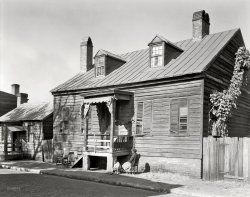 Savannah, Georgia, circa 1939. "312 Gaston Street West." 8x10 inch acetate negative by Frances Benjamin Johnston. View full size.