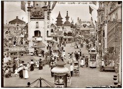 May 19, 1913. Promenaders at Luna Park, "The Heart of Coney Island." 5x7 glass negative, George Grantham Bain Collection. View full size.