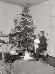 "Secretary Davis, Christmas tree, 1921." James J. Davis, Secretary of Labor in the Harding, Coolidge and Hoover administrations, moonlighting as Santa Claus. National Photo Company Collection glass negative. View full size.