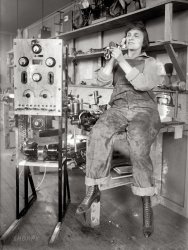 December 31, 1921. "Miss Texanna Loomis." Mary Texanna Loomis, founder and proprietor of the Loomis Radio School in Washington, D.C. National Photo Company Collection glass negative, Library of Congress. View full size.