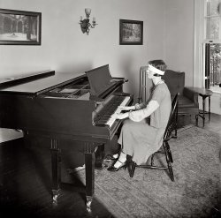 Washington, D.C., circa 1925. Library of Congress transcription of the label on this negative: "Kaspar Handley," i.e. the Hendley-Kaspar music school run by Lucia Hendley and Henry Kaspar. View full size. National Photo glass negative.