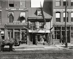 Circa 1900. "Betsy Ross house, Philadelphia. Birthplace of Old Glory." Happy Flag Day from Shorpy! Detroit Publishing Co. glass negative. View full size.