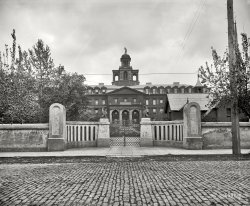 Charleston, South Carolina, circa 1900. "Charleston orphan house." 8x10 inch dry plate glass negative, Detroit Publishing Company. View full size.