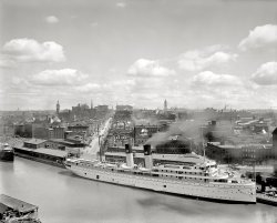 Buffalo, New York, circa 1905. "Looking up Main Street. Steamer North Land at Long Wharf." 8x10 inch glass negative, Detroit Publishing Co. View full size.