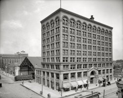 Indianapolis circa 1907. "Union Traction Co. -- Union Terminal Building." A slightly later version of the scene from the previous post, showing one of Union Traction's interurban cars at the entrance to the shed. View full size.