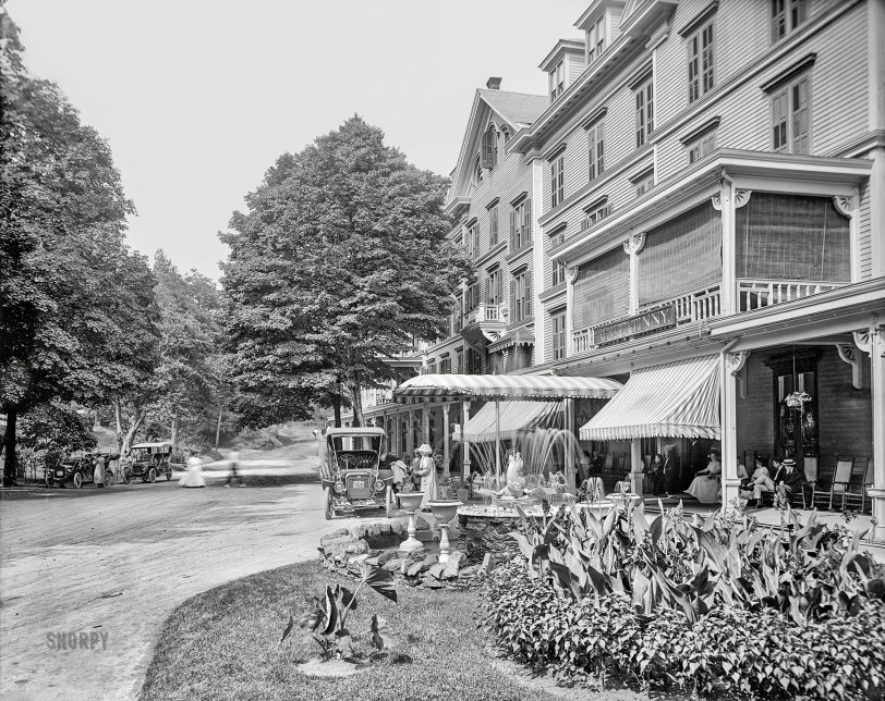 Kittatinny Korner: 1909 1909. "Entrance to The Kittatinny, Delaware Water Gap, Pa." Our second glimpse of this rustic resort in as many days. 8x10 inch glass negative, Detroit Publishing Company. View full size.