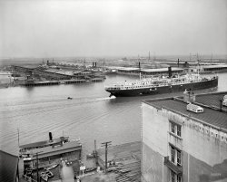 Savannah, Georgia, circa 1910. "Seaboard Air Line Railway docks." 8x10 inch dry plate glass negative, Detroit Publishing Company. View full size.