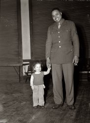 March 1944. Two guests at a St. Patrick's Day party at the Washington Labor Canteen sponsored by the United Federal Workers of America. View full size. Medium-format safety negative by Joseph Horne, Office of War Information.