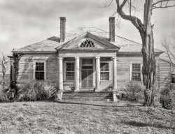 1935. "Edgemont, Keene vicinity, Albemarle County, Virginia. Structure dates to 1806. Was the home of Col. James Powell Cocke. Designed by Thomas Jefferson after the Villa Rotonda design of Palladio." 8x10 negative by Frances Benjamin Johnston, Carnegie Survey of the Architecture of the South. View full size.