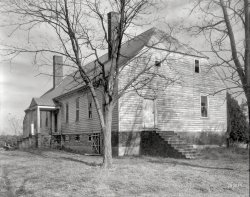 1935. "Scotchtown, Chiswell Lane, Beaverdam, Hanover County, Virginia. Structure dates to 1698. Related names: Miss Sally Taylor. Built by a Scotsman named Chiswell. Once the home of Patrick Henry and Dolly Madison." 8x10 inch acetate negative by Frances Benjamin Johnston. View full size.