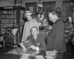 Chicago circa 1948. "Dr. Norman Vincent Peale." Celebrity clergyman whose 1948 page-turner, A Guide to Confident Living, was but a preface to his greatest hit, 1952's The Power of Positive Thinking. 4x5 acetate negative from the Shorpy News Photo Archive. View full size.
