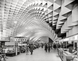 Ypsilanti, Michigan, 1958. "Willow Run Airport. Interior. Concourse. Albert Kahn and Minoru Yamasaki, architects." Acetate negative by Balthazar Korab. View full size.