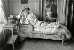 February 1917, New York. "Frieda Hempel." The German soprano and Metropolitan Opera star. 4x6 glass negative, Bain News Service. View full size.