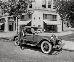 Washington, D.C., 1924. "Lincoln roadster at Ford Motor  Building, Pennsylvania Avenue." 8x10 glass negative, National Photo Company. View full size.
