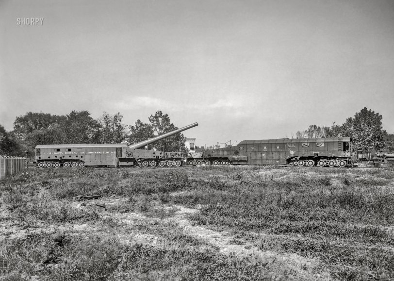 Naval Railway Gun: 1919 Washington, D.C., circa 1919, somewhere along M Street. "Big naval gun of type used in France." These 14-inch, 50-caliber railway guns, deployed to France toward the end of World War I, had a range of 24 miles. More information here, here and here. As well as on this plaque. 8x6 inch glass negative, National Photo Company Collection. View full size.