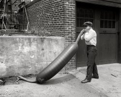 Washington, D.C., circa 1936. "NO CAPTION" is all it says here. Feel free to improvise in the Comments below! Harris & Ewing Collection glass negative. View full size.