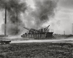 October 7, 1921. Aberdeen, Maryland. "Military artillery on Ordnance Day." A demonstration at the Army's Aberdeen Proving Ground of its 12-inch, 35-caliber M1895 gun on an M1918 railway carriage. 4x5 inch glass negative, Harris & Ewing Collection. View full size.