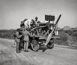 Washington, D.C. "Paragon adjustable and reversible aircraft propeller created by Spencer Heath and tested on October 11, 1922, at Bolling Field." 4x5 glass negative. View full size.