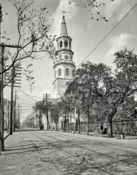 Charleston, South Carolina, circa 1900. "Meeting Street and St. Michael's Church." 8x10 inch dry plate glass negative, Detroit Publishing Company. View full size.