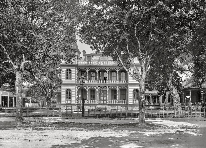 Mexican Gulf: 1901 Pass Christian, Mississippi, circa 1901. "Mexican Gulf Hotel." 8x10 inch dry plate glass negative, Detroit Photographic Company. View full size.