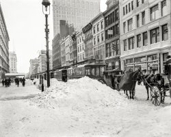New York circa 1905. "Blockaded cars on 23rd Street." With the Flatiron Building looming skyward. 8x10 inch glass negative, Detroit Publishing Co. View full size.