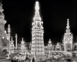 New York circa 1905. "Night in Luna Park, Coney Island." A veritable wonderland of incandescent illumination. Detroit Publishing glass negative. View full size.