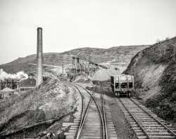 1906. "Iron mine, Red Mountain, Birmingham, Alabama." 8x10 inch dry plate glass negative, Detroit Publishing Company. View full size.
