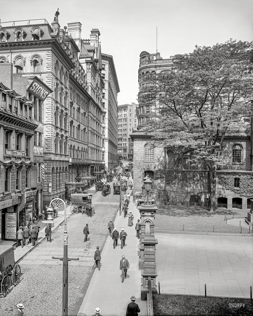 1906. "Boston, Massachusetts. School Street and Parker House." Home of the eponymous buttery roll. Much interesting signage in evidence, including two giant SIGNS signs. 8x10 inch glass negative, Detroit Publishing Co. View full size.