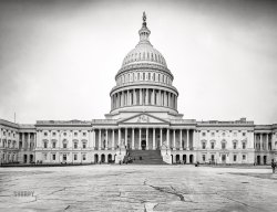 Washington, D.C., 1902. "United States Capitol, East Front, central part of building." 8x10 inch glass negative by William Henry Jackson, Detroit Photographic Company. View full size.