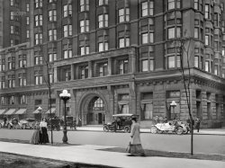 Chicago circa 1910. "Entrance to Auditorium Annex (i.e., Congress Hotel), Michigan Avenue." 8x10 inch dry plate glass negative, Detroit Publishing Company. View full size.