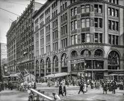 Philadelphia circa 1907. "Gimbel Brothers store, Market and Ninth streets." 8x10 inch dry plate glass negative, Detroit Publishing Company. View full size.