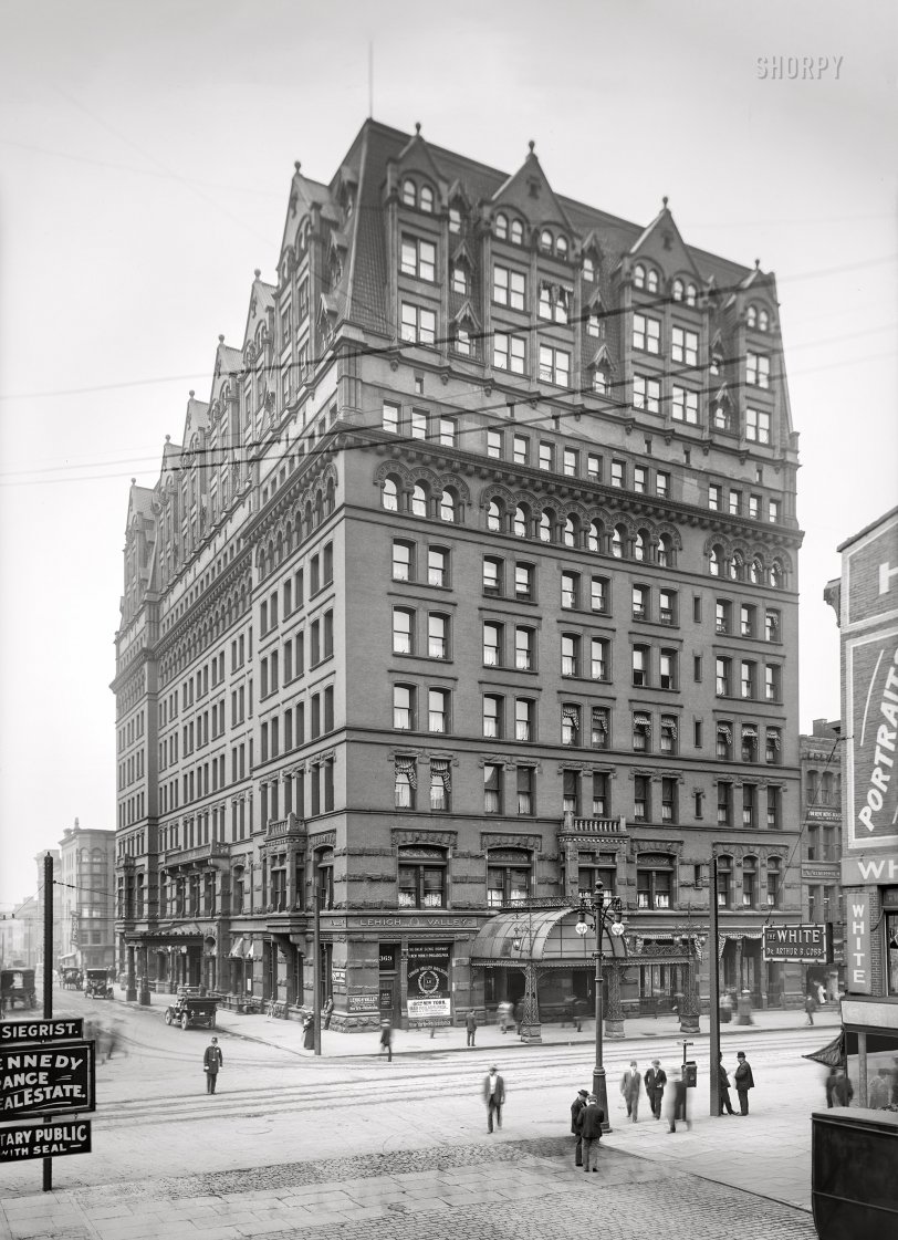 The Iroquois: 1910 Buffalo, New York, circa 1910. "Hotel Iroquois, Eagle and Main streets." Our third look at this imposing edifice. 8x10 inch glass negative, Detroit Publishing Company. View full size.