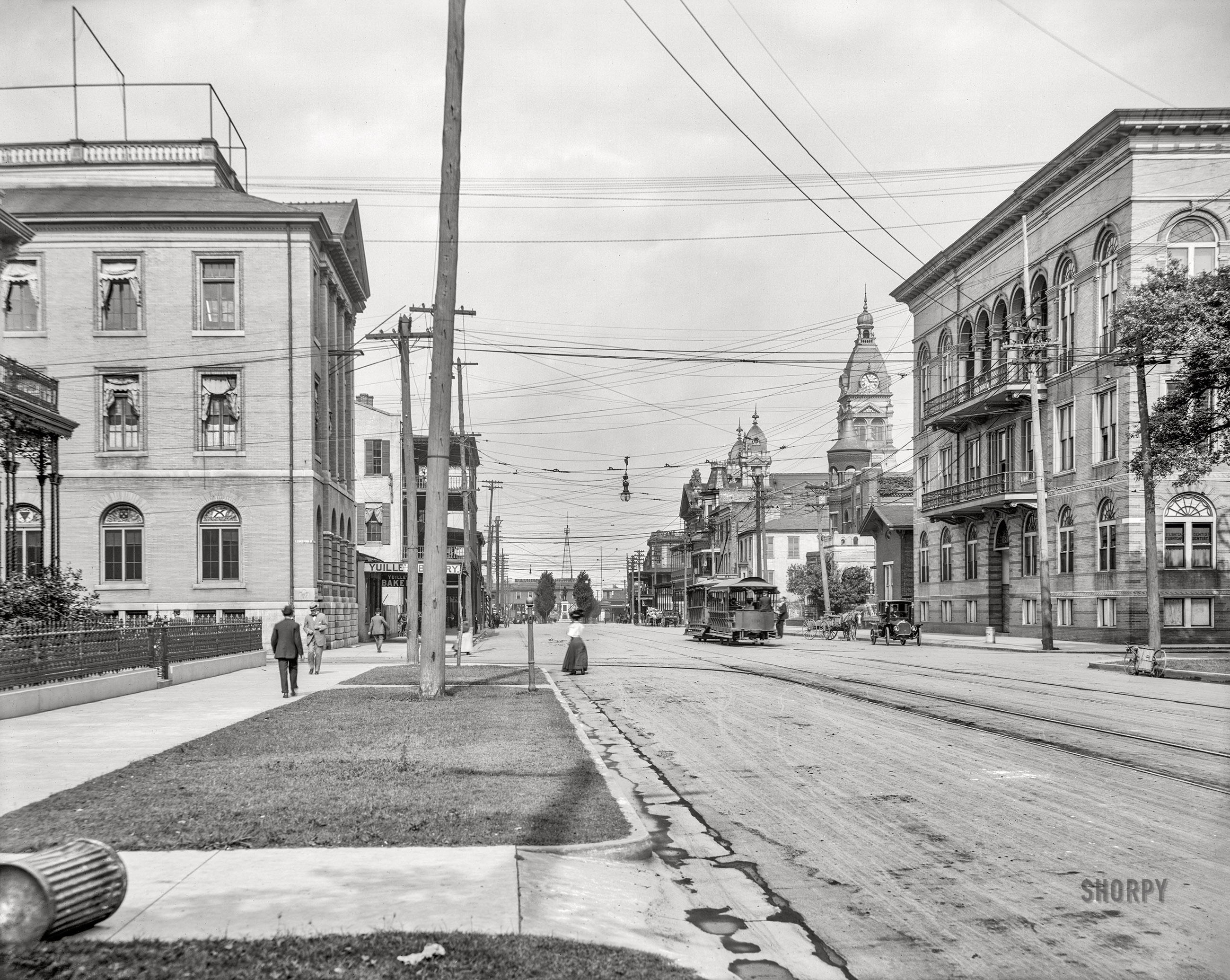 Mobile, Alabama, circa 1906. "Government Street, looking east." On what seems to have been trash day. 8x10 inch dry plate glass negative, Detroit Publishing Company.