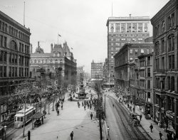 Circa 1907. "Fountain Square, Cincinnati." Dry goods, dentists and the Western Tray Factory. 8x10 inch glass negative, Detroit Publishing Co. View full size.