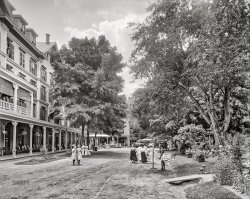 Circa 1909. "Kittatinny House, west front, Delaware Water Gap, Pennsylvania." BTTG date: 1931. 8x10 inch dry plate glass negative, Detroit Publishing Company. View full size.
