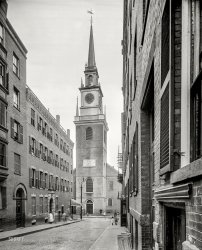 

THE SIGNAL LANTERNS OF
PAUL REVERE
DISPLAYED IN THE STEEPLE OF THIS CHURCH
APRIL 18 1775
WARNED THE COUNTRY OF THE MARCH
OF THE BRITISH TROOPS TO
LEXINGTON AND CONCORD.
Boston, Massachusetts, circa 1915. "Christ Church (Old North)." 8x10 inch dry plate glass negative, Detroit Publishing Company. View full size.
