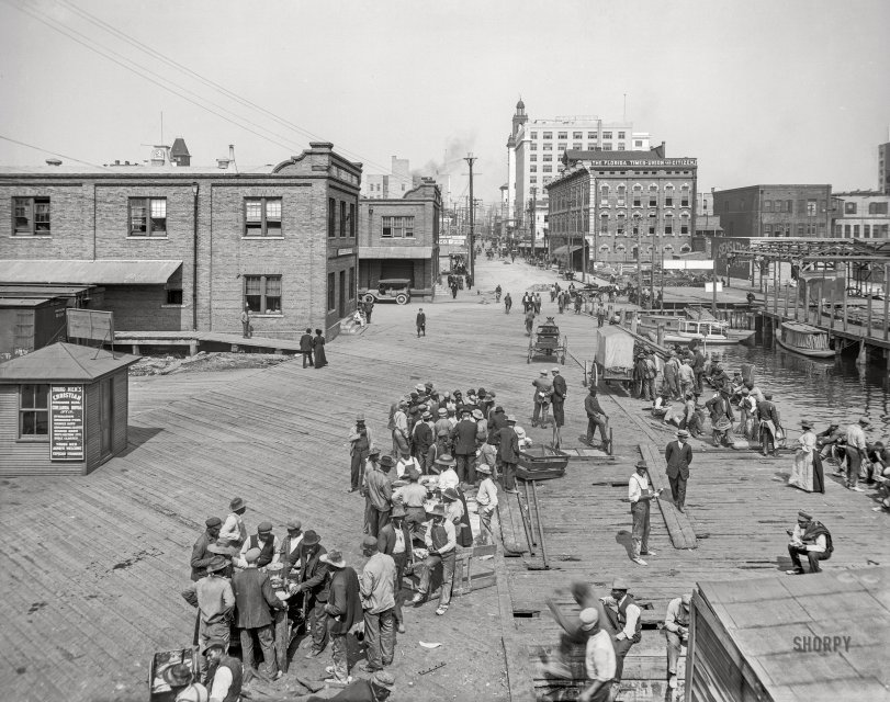 Lunch on the Levee: 1910 The St. Johns River circa 1910. "Lunch hour on the levee -- Jacksonville, Florida." 8x10 inch dry plate glass negative, Detroit Publishing Company. View full size.
