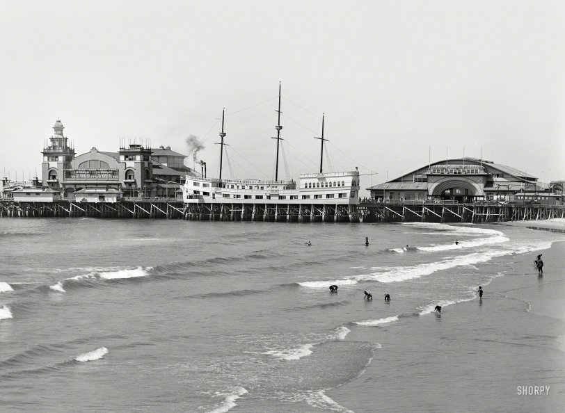 Nuova Venezia: 1907 Venice, California, circa 1907. "View of the Abbot Kinney Pier showing auditorium, Ship Cafe and dance hall." 5x7 inch dry plate glass negative. View full size.