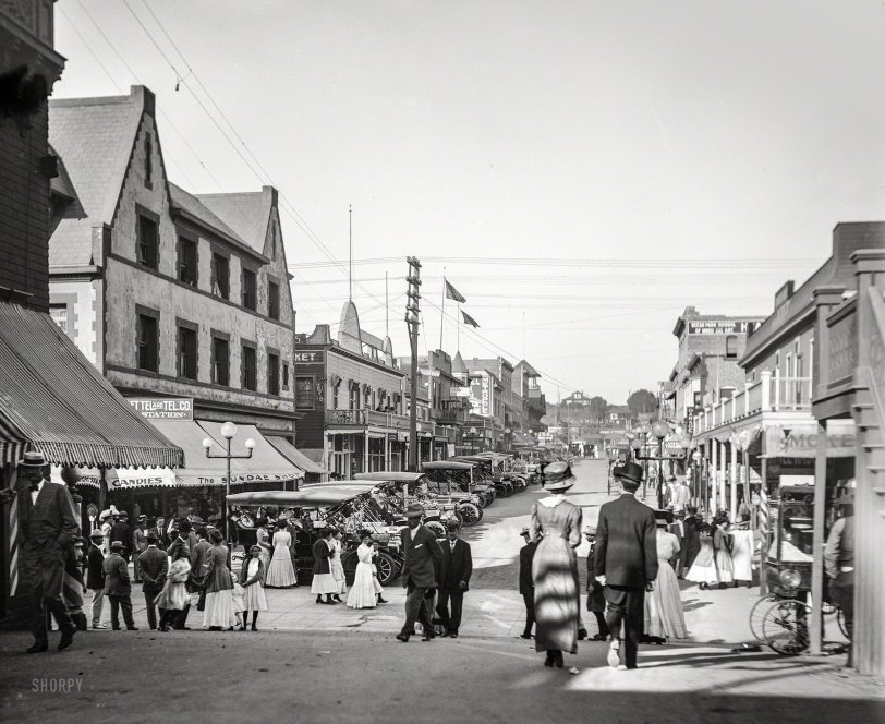 Ocean Park: 1915 Santa Monica, Calif., circa 1915. "Pier Avenue, Ocean Park." Meet you in an hour at the Sundae Shop! 5x7 glass negative, Detroit Publishing Co. View full size.