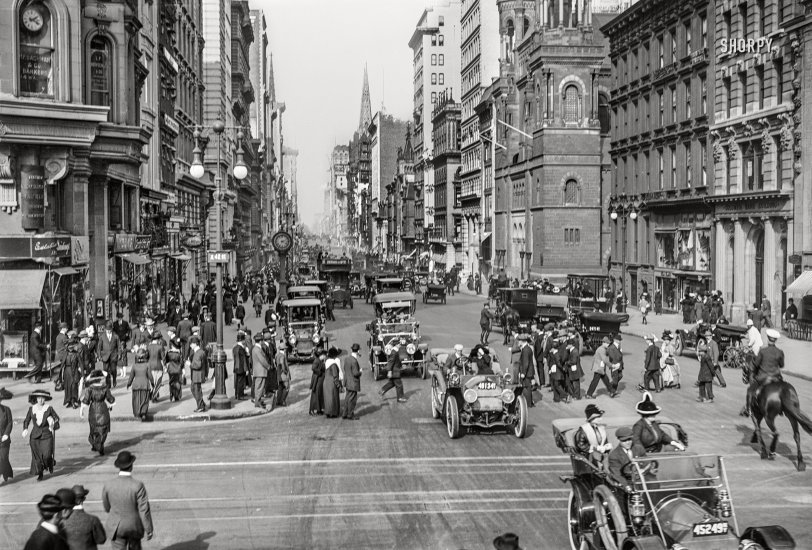 Up the Avenue: 1912 Manhattan circa 1912. "Fifth Avenue at Forty-Second Street, New York." Looking north with the spires of St. Patrick's in the distance, as opposed to yesterday's view from 1916 looking south. 5x7 inch dry plate glass negative, Detroit Publishing Company. View full size.
