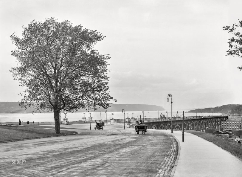 Riverside Drive: 1905 The Hudson River circa 1905. "Riverside Drive and Manhattan Valley Viaduct, New York." 8x10 inch dry plate glass negative, Detroit Publishing Company. View full size.