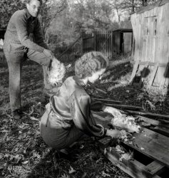 Circa 1941. "Miscellaneous lot of photographs by Barbara Wright. Tennessee, e.g. Tennessee Valley Authority, Knoxville." Here, we seem to have two city slickers going native in the pre-Happy Meal era. Locally sourced food! View full size.