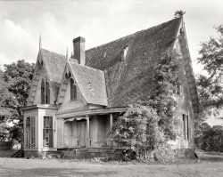 1939. "Knight House, Greensboro vicinity, Hale County, Alabama. Gothic Revival two-story frame built c. 1840." Another view of the moldering manse last glimpsed here. 8x10 negative by Frances Benjamin Johnston. View full size.