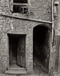 Circa 1930. "Edgar Allan Poe's mother's house. Richmond, Henrico County, Virginia." Large-format negative by Frances Benjamin Johnston. View full size.