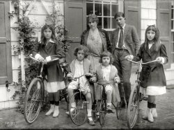 New York circa 1919. "Homer." The Metropolitan Opera contralto Louise Homer, aunt of Samuel Barber, and five of her six children with the composer Sidney Homer. 5x7 glass negative, George Grantham Bain Collection. View full size.