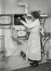 Circa 1921 in New York, the British pianist and conductor Ethel Leginska, who achieved a dubious renown for skipping out on her concert performances, including a memorable non-appearance at Carnegie Hall. Cooking-wise, we'd zap that another 30 seconds on High. 5x7 inch glass negative. View full size.