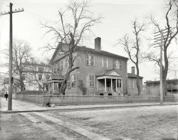 Richmond, Virginia, circa 1906. "Home of John Marshall," 19th-century Chief Justice, federalist and noted authority on what's in that basket probably delicious food. 8x10 inch glass negative by William Henry Jackson. View full size.