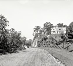 Cleveland circa 1907. "Drive leading to Ambler's Heights." Slow down, and mind the dust. 8x10 inch glass negative, Detroit Publishing Co. View full size.