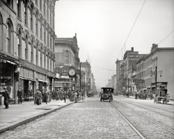 Toledo, Ohio, circa 1909. "Summit Street." 8x10 inch dry plate glass negative, Detroit Publishing Company. View full size.