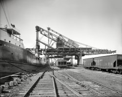 Circa 1908. "Hulett machine unloading ore at Buffalo, N.Y." 8x10 inch dry plate glass negative, Detroit Publishing Company. View full size.
